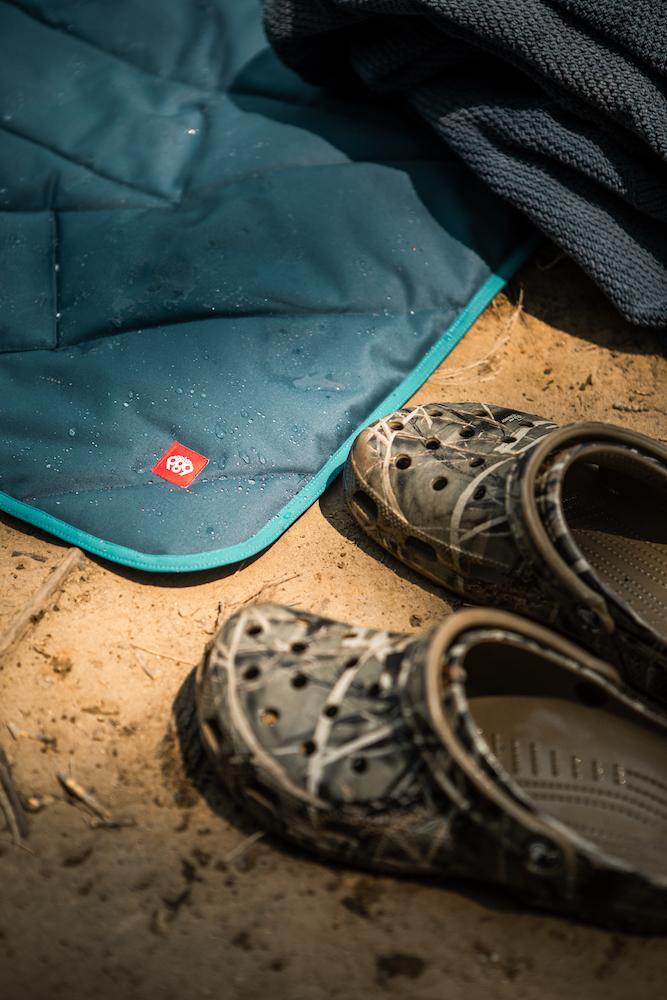 686 Waterproof Hooded Puffer Blanket - 88 Gear