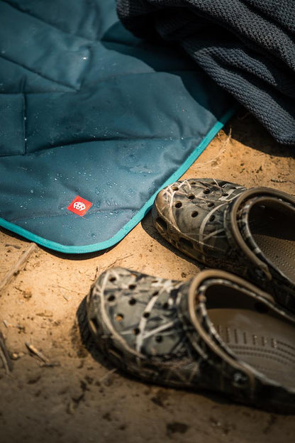 686 Waterproof Hooded Puffer Blanket - 88 Gear